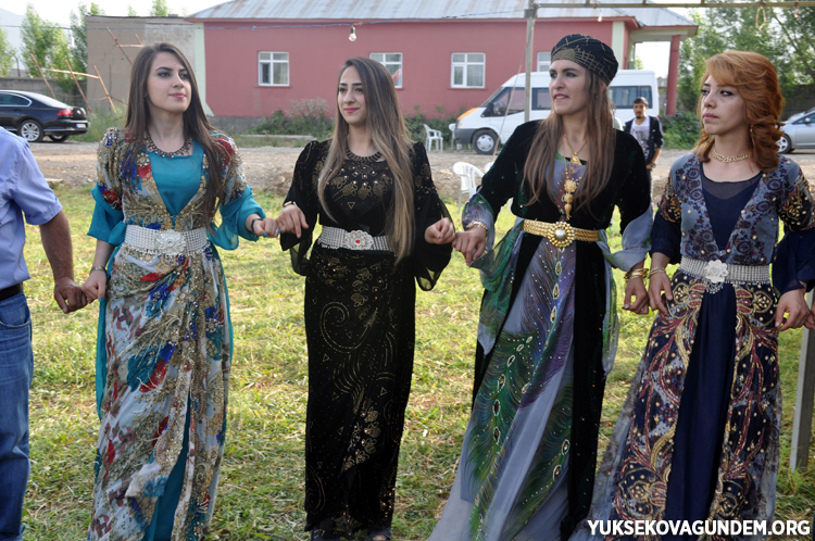 Çiftçi ailesinin mutlu günü 61