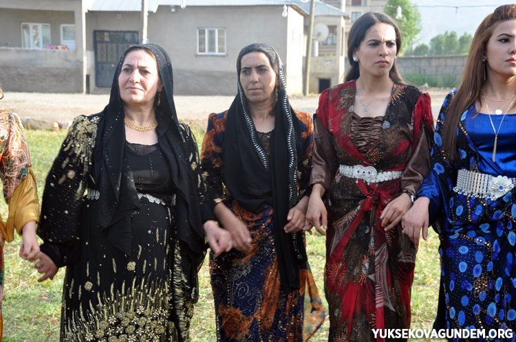 Çiftçi ailesinin mutlu günü 64