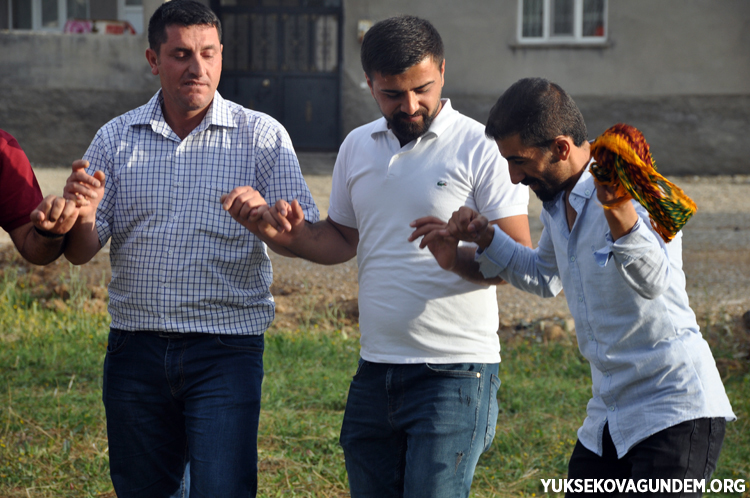 Çiftçi ailesinin mutlu günü 68