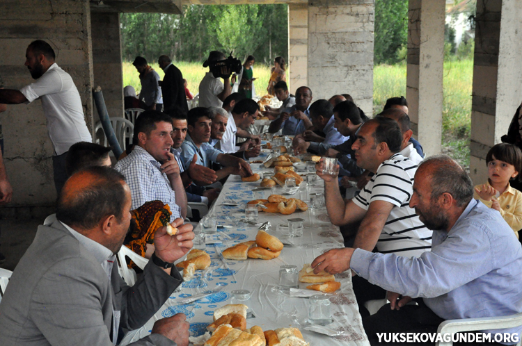 Çiftçi ailesinin mutlu günü 78