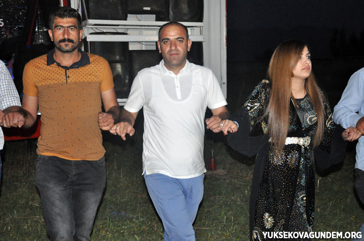 Çiftçi ailesinin mutlu günü 85