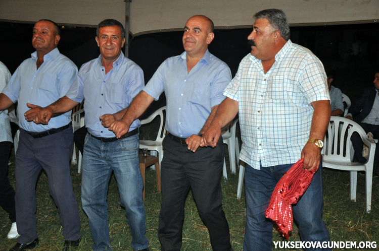 Çiftçi ailesinin mutlu günü 89