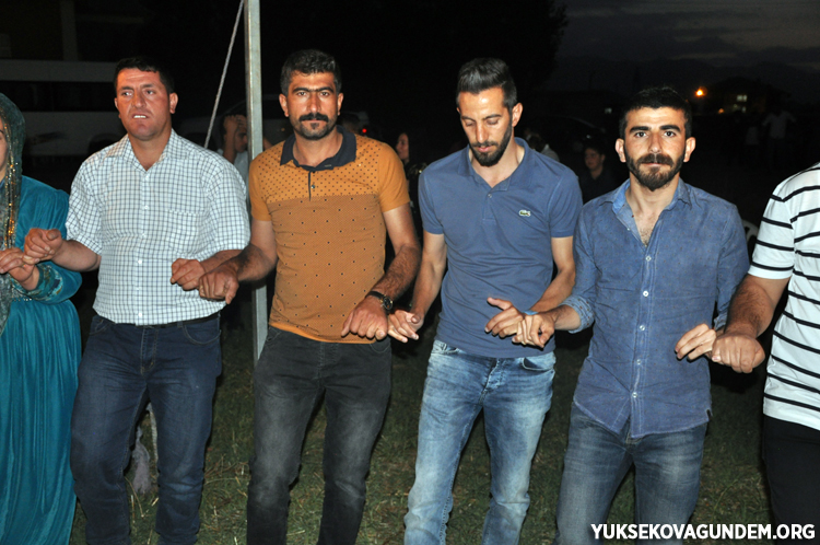 Çiftçi ailesinin mutlu günü 95