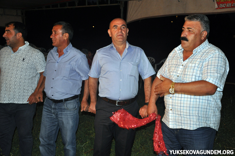 Çiftçi ailesinin mutlu günü 97