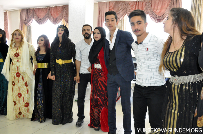 Karael ailesinin mutlu günü 100