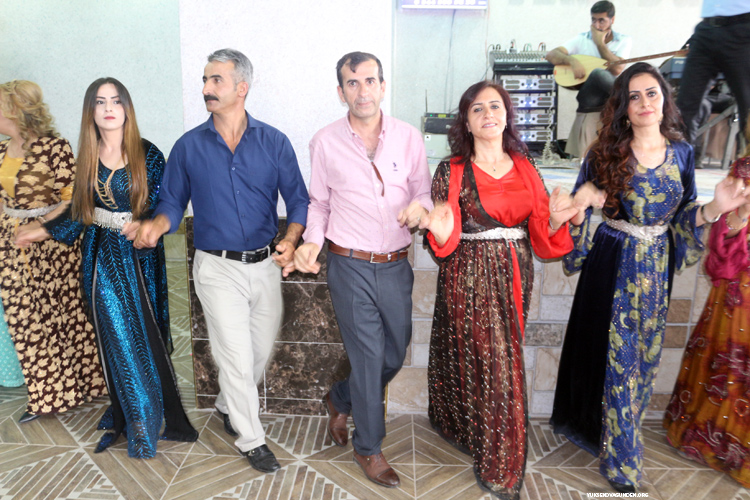Fırat ailesinin mutlu günü 72