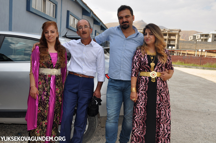 Kandaş ailesinin mutlu günü 31