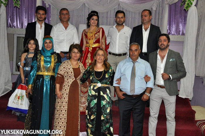 Kandaş ailesinin mutlu günü 70