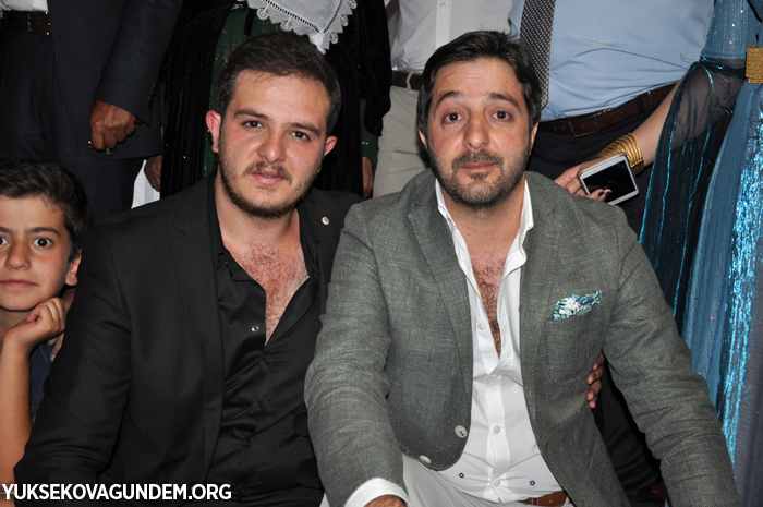 Kandaş ailesinin mutlu günü 74