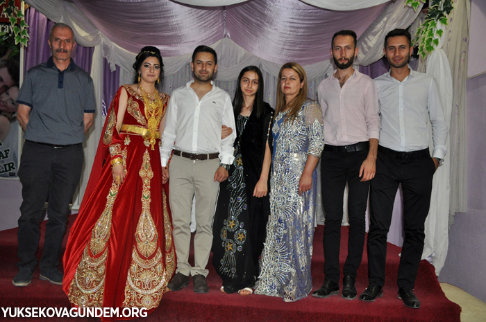 Kandaş ailesinin mutlu günü 77