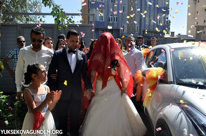 Kandaş ailesinin mutlu günü 81