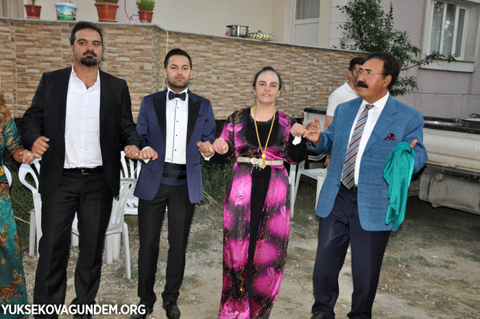 Kandaş ailesinin mutlu günü 93