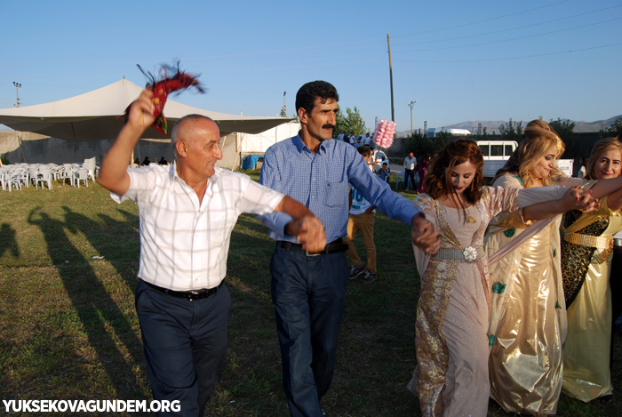 Öner ve Dündar ailesinin mutlu günü 77