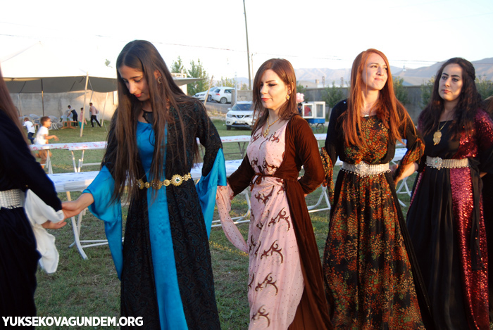 Öner ve Dündar ailesinin mutlu günü 93