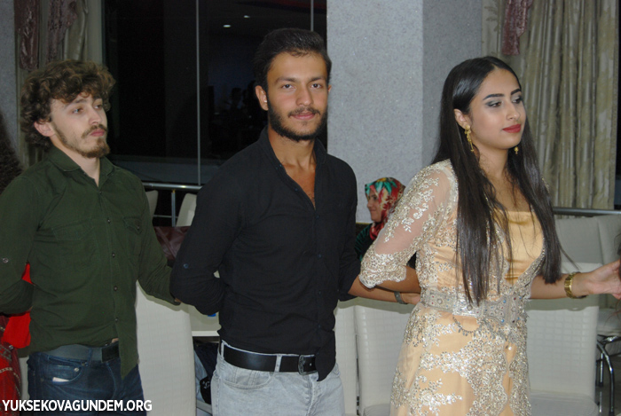 Baygüneş ile Çobanoğlu ailesinin mutlu günü 112