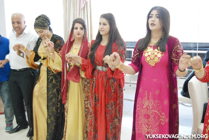 Çiftçi Ailesinin Mutlu Günü 100