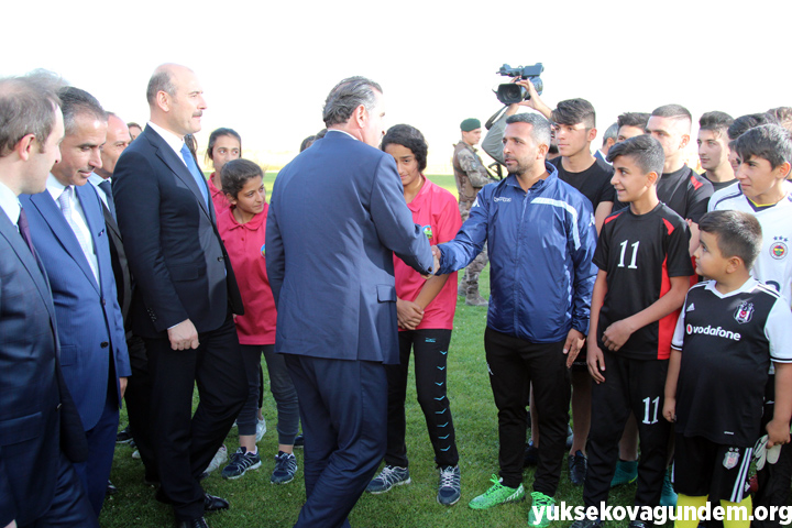 Bakanlar Soylu ve Bak, Yüksekova'da açılış törenine katıldı 18