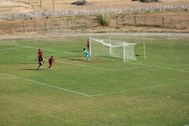 Yüksekova Belediyespor, Muş Spor FC'yi 2-0 Yendi 17