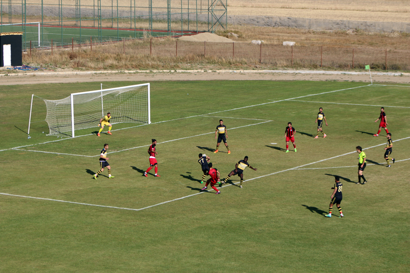 Yüksekova Belediyespor, Muş Spor FC'yi 2-0 Yendi 21