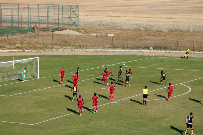 Yüksekova Belediyespor, Muş Spor FC'yi 2-0 Yendi 26