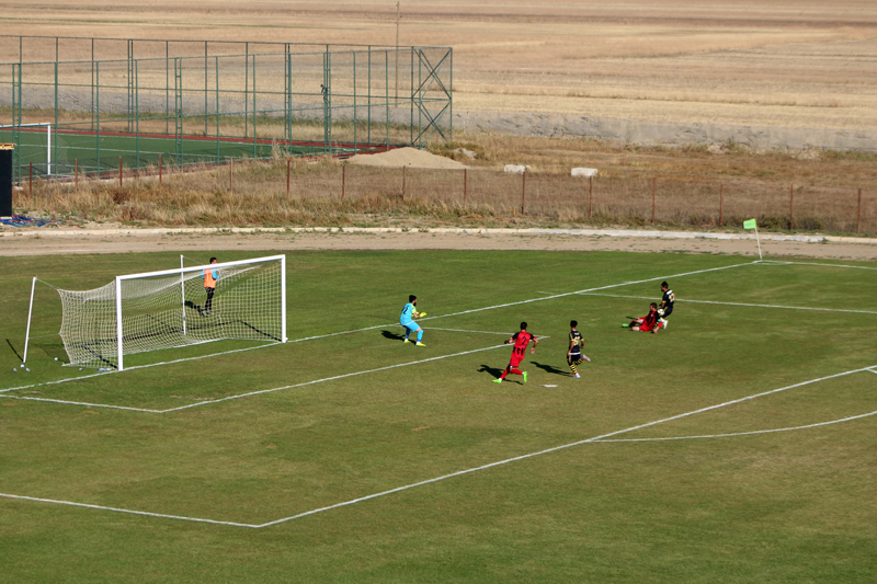 Yüksekova Belediyespor, Muş Spor FC'yi 2-0 Yendi 27