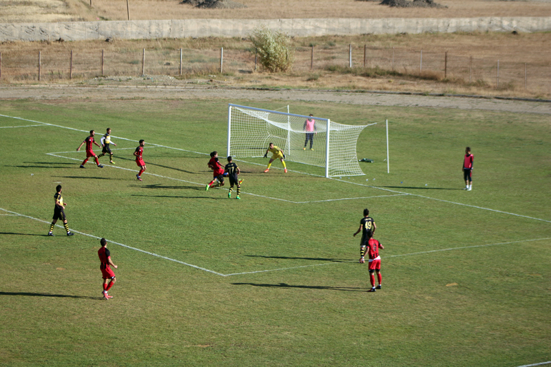 Yüksekova Belediyespor, Muş Spor FC'yi 2-0 Yendi 32