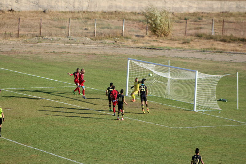 Yüksekova Belediyespor, Muş Spor FC'yi 2-0 Yendi 40