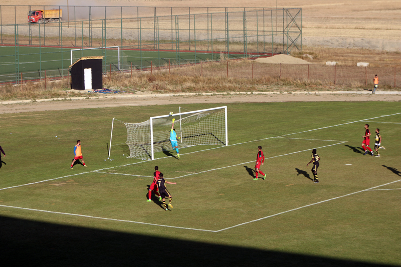 Yüksekova Belediyespor, Muş Spor FC'yi 2-0 Yendi 47