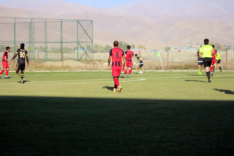 Yüksekova Belediyespor, Muş Spor FC'yi 2-0 Yendi 53