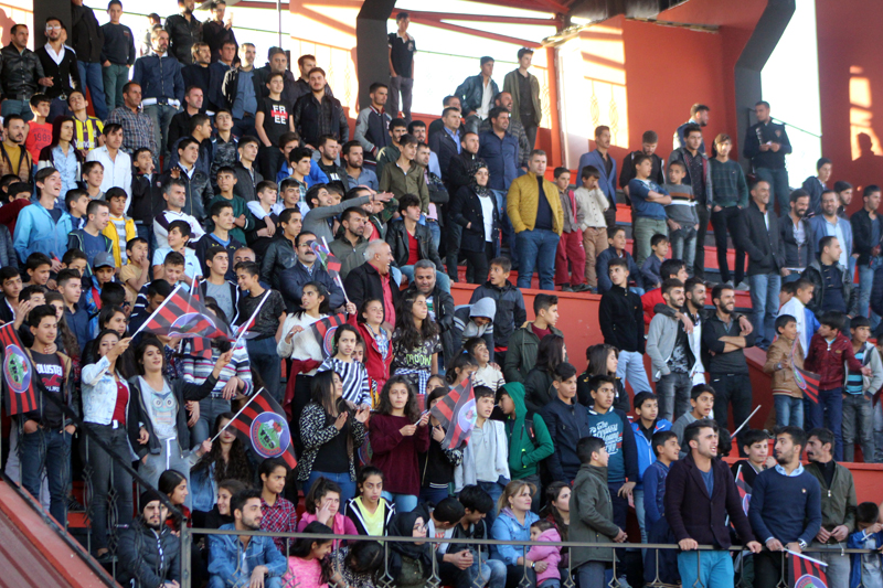 Yüksekova Belediyespor, Muş Spor FC'yi 2-0 Yendi 56
