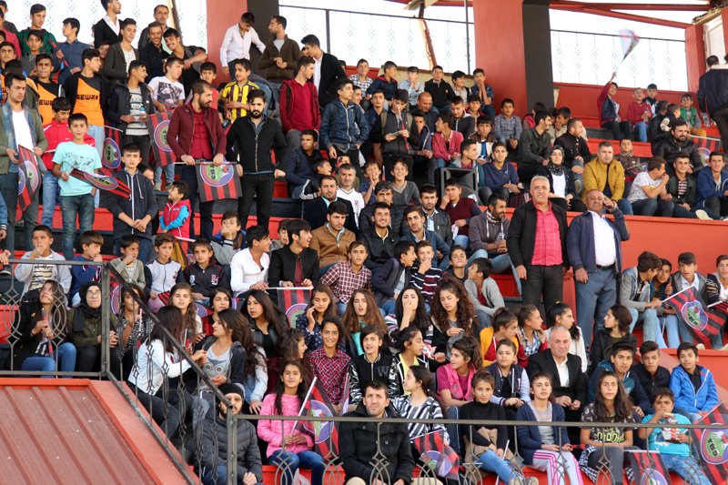 Yüksekova Belediyespor, Muş Spor FC'yi 2-0 Yendi 6