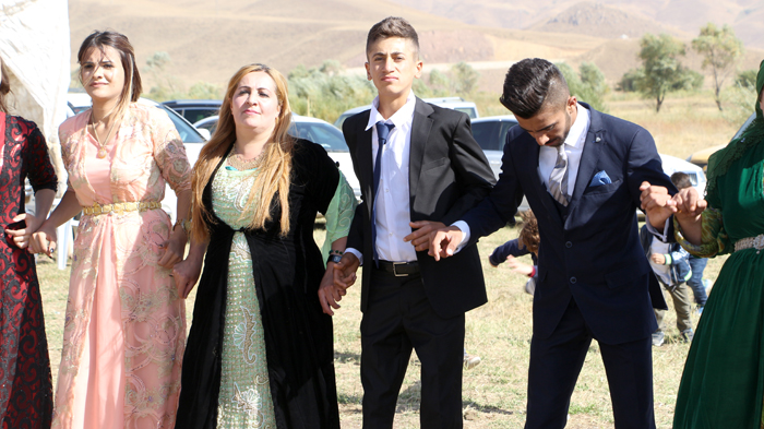 Çirk ailesinin mutlu günü 82