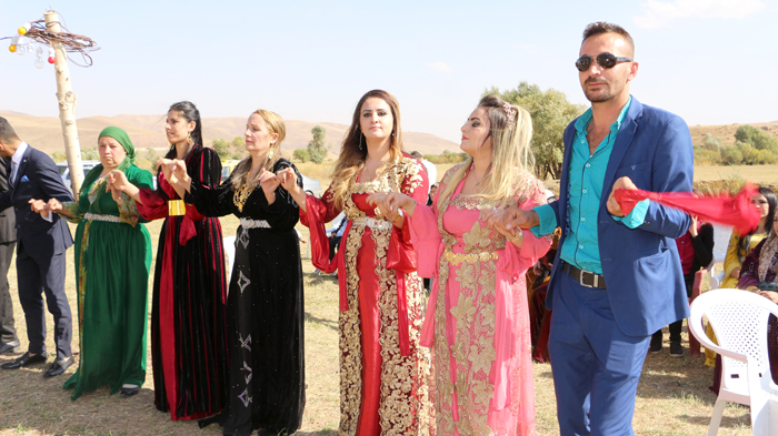 Çirk ailesinin mutlu günü 83