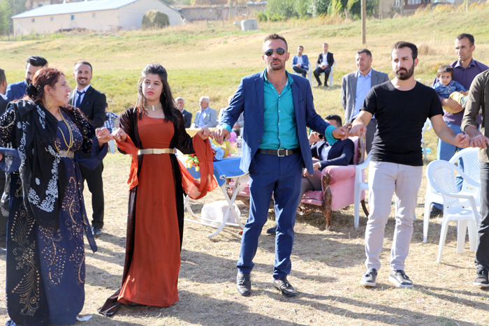 Çirk ailesinin mutlu günü 94