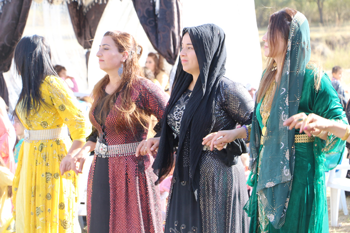 Çirk ailesinin mutlu günü 97