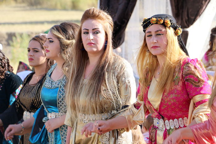 Çirk ailesinin mutlu günü 98