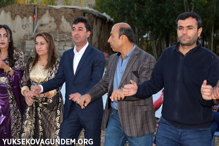 Özcanan ailesinin mutlu günü 123