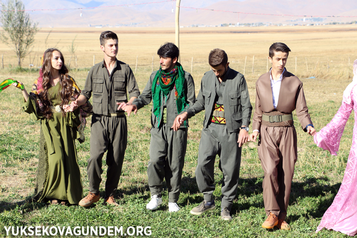 Özcanan ailesinin mutlu günü 31