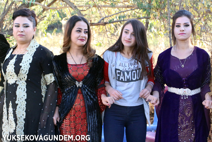 Özcanan ailesinin mutlu günü 80