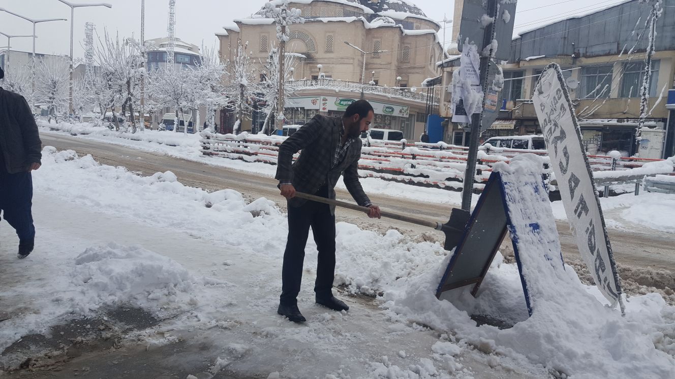 Yüksekova'da kar yağışı etkili oldu 5