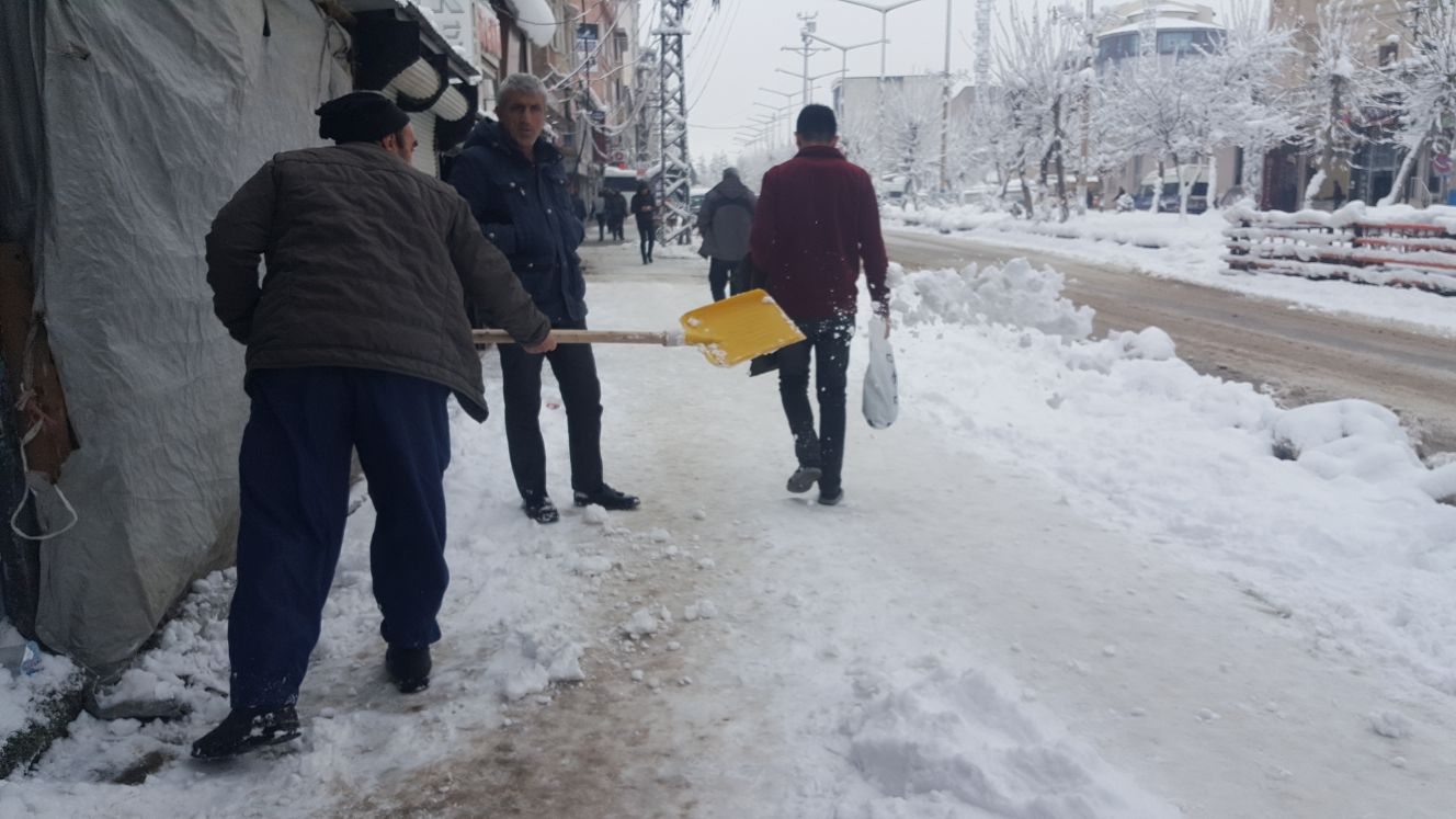 Yüksekova'da kar yağışı etkili oldu 9