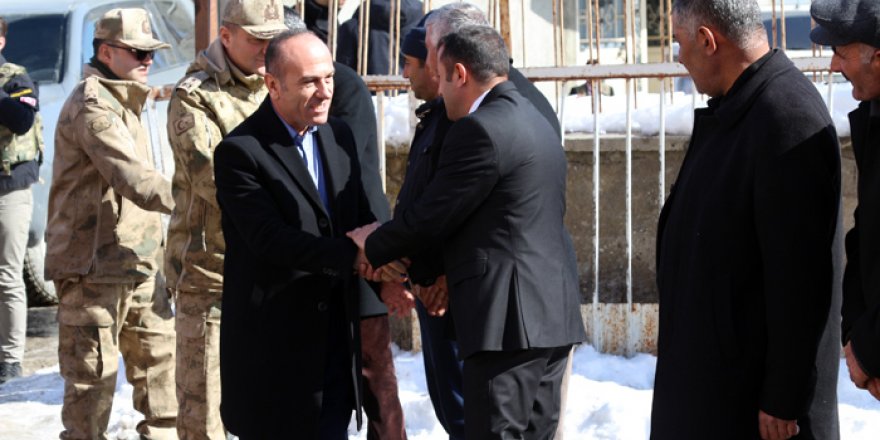 Yüksekova'da Öğrencilere Spor Malzemesi Desteği