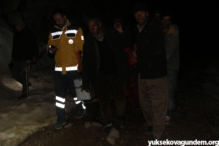3 kilometre battaniye ile taşınarak ambulansa ulaştırıldı 5