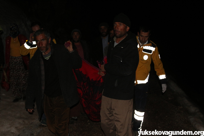 3 kilometre battaniye ile taşınarak ambulansa ulaştırıldı 6