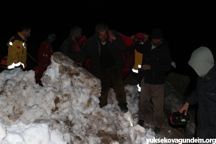3 kilometre battaniye ile taşınarak ambulansa ulaştırıldı 7