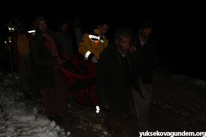 3 kilometre battaniye ile taşınarak ambulansa ulaştırıldı 8