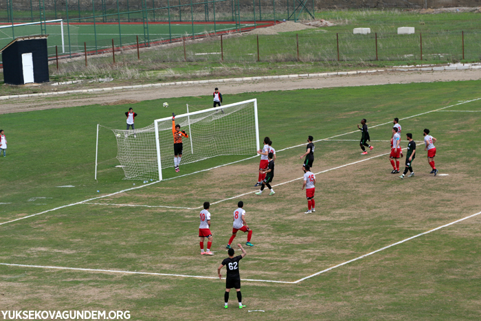 Yüksekova Belediyespor, Erciş Spor'u 3-0 Yendi 11