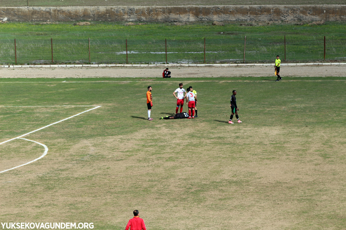 Yüksekova Belediyespor, Erciş Spor'u 3-0 Yendi 18