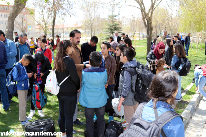 Yüksekovalı öğrenciler tur için Ankara'ya gitti 2