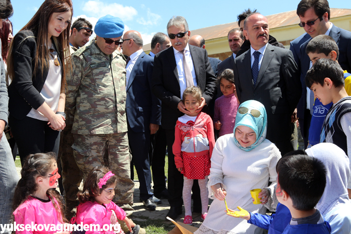 Vali Toprak Yüksekova'da muhtarlarla bir araya geldi 11